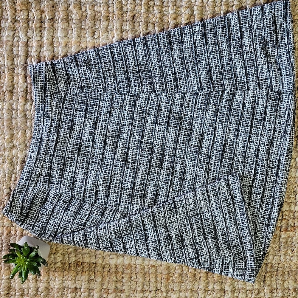 Talbot's black & white tweed A-line skirt size 6
